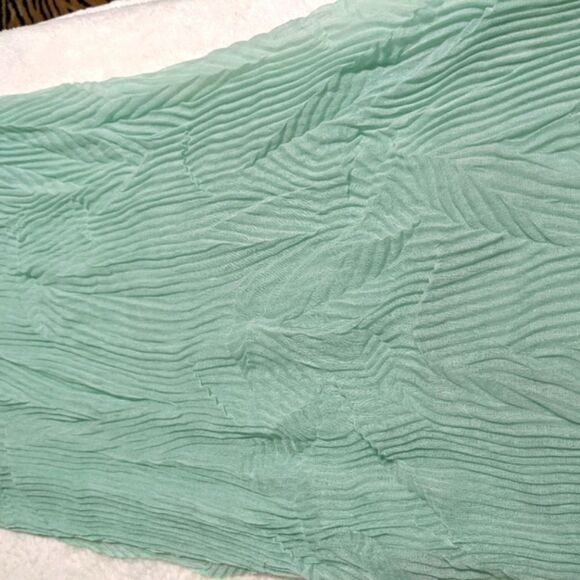 NWOT - Lightweight Soft & Semi Sheer Mint Green Infinity Scarf - Picture 8 of 8